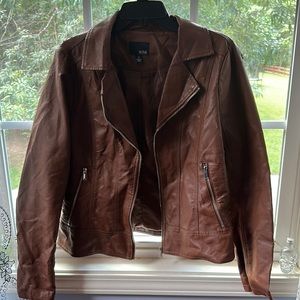 Cool brown women’s leather jacket! 🎸🤘🏻